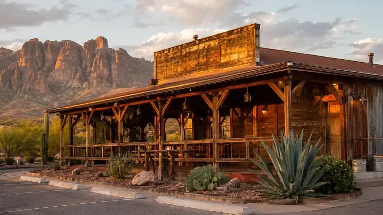 Iconic Arizona Restaurant & Saloon with Real Estate | East Valley — Pinal County, AZ