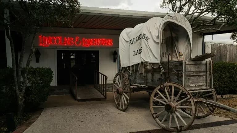 Bar & Lounge with Real Estate + Series 6 Liquor License — Yavapai County, AZ
